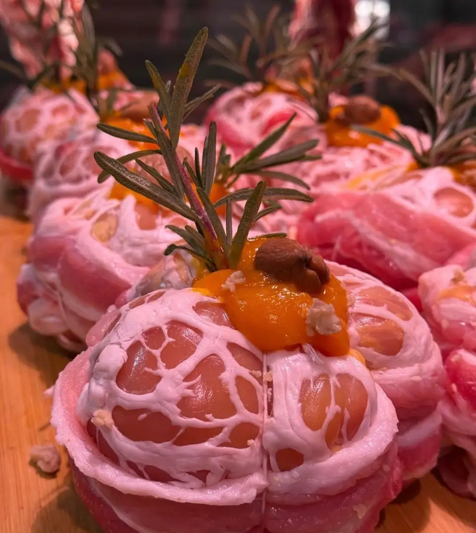 Rollè nella rete con zucca, castagne e rosmarino